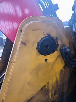 Трещины с внешней стороны щеки перегружателя