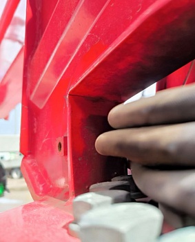 Многочисленные трещины по турели